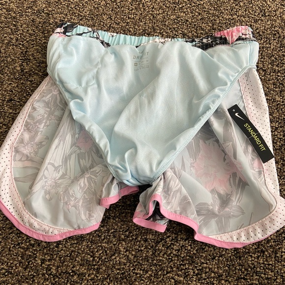 Nike Women's Floral Athletic Shorts - Pink and Black size:XS - Picture 8 of 13